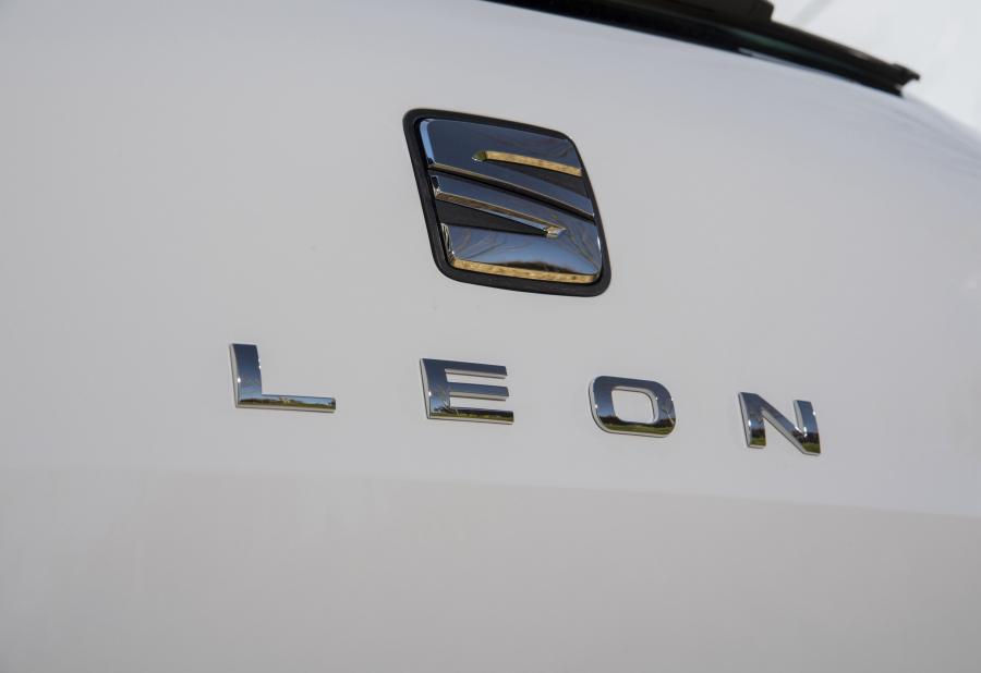 Логотип Seat Leon X-Perience 4Drive 2017 года  (UK) (фото 31 из 40)